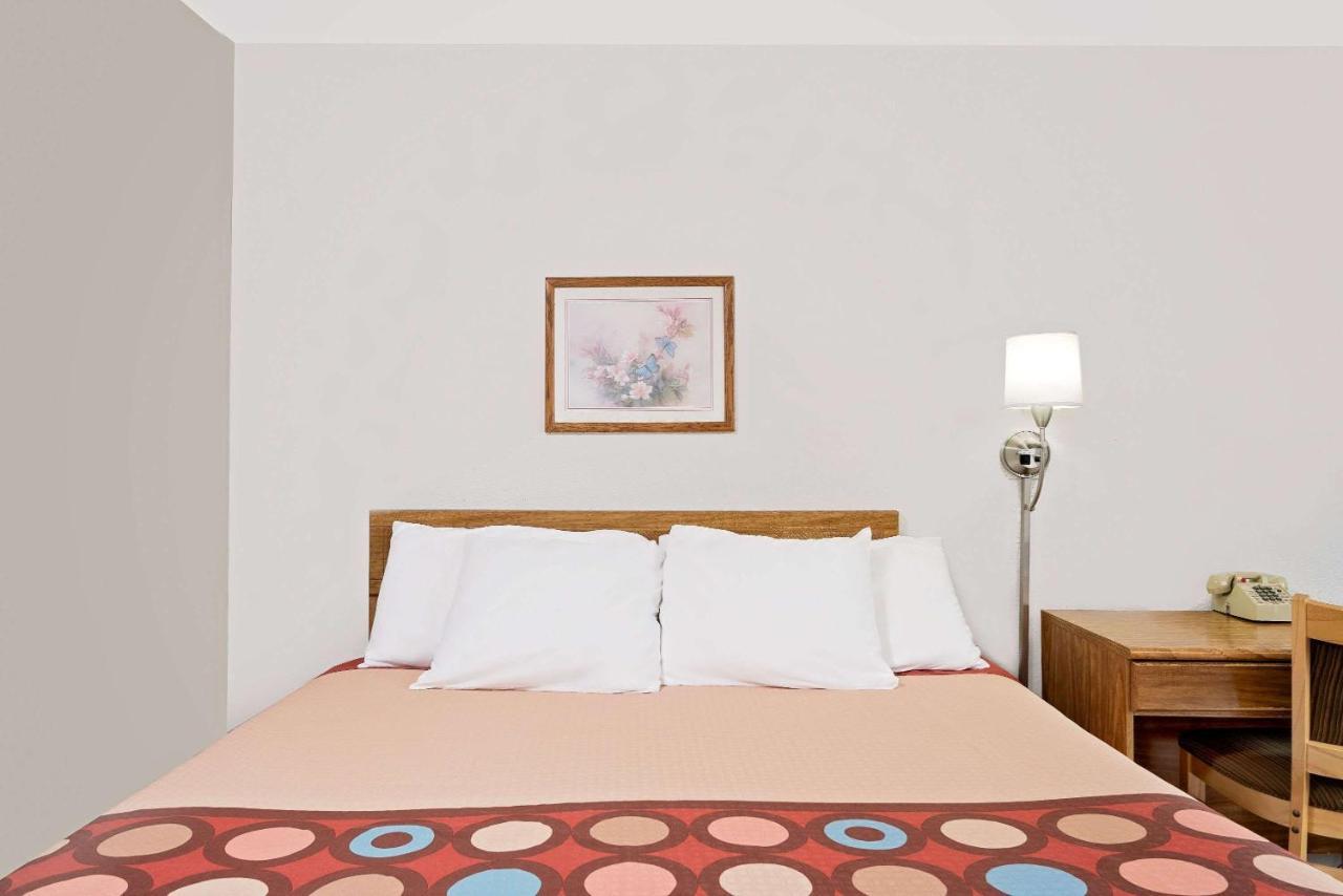Motel Super 8 By Wyndham Long Prairie Exteriér fotografie